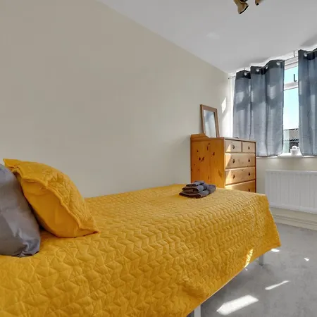 Spacious 9-Person Stay With Free Parking In London 公寓 *