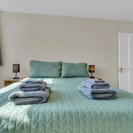 Spacious 9-Person Stay With Free Parking In London 公寓 伦敦