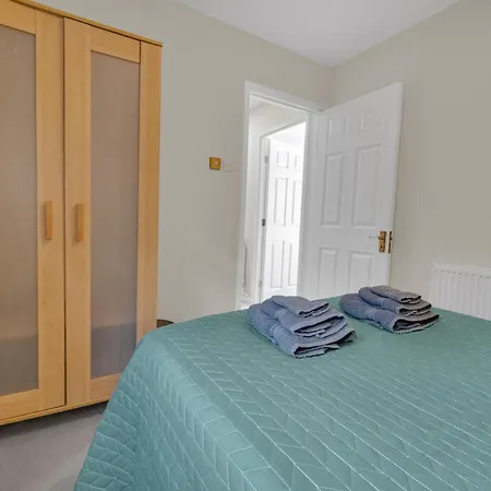 Spacious 9-Person Stay With Free Parking In London * 伦敦