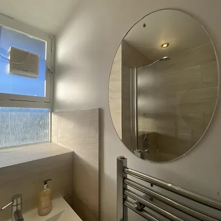 Entire Spacious - Close To Apartamento Londres