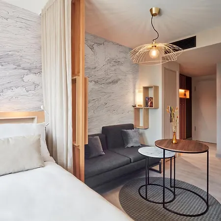 Adagio East 4*