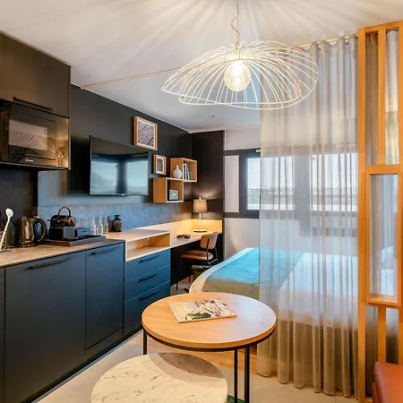 Adagio East Hotel 4*