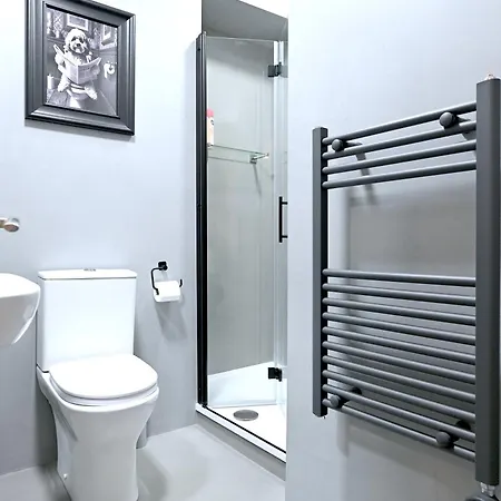 Fully Refurbed 2025 1 Minute To Old Street Station Apartment *