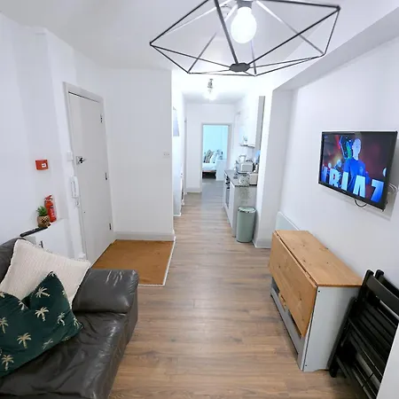 Fully Refurbed 2025 1 Minute To Old Street Station Apartment London