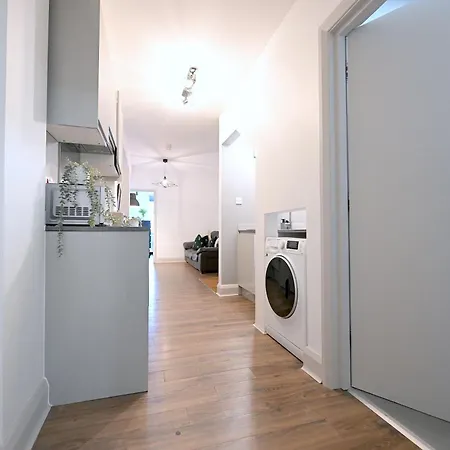 Fully Refurbed 2025 1 Minute To Old Street Station Apartment