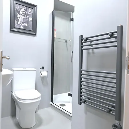 Fully Refurbed 2025 1 Minute To Old Street Station Apartment *