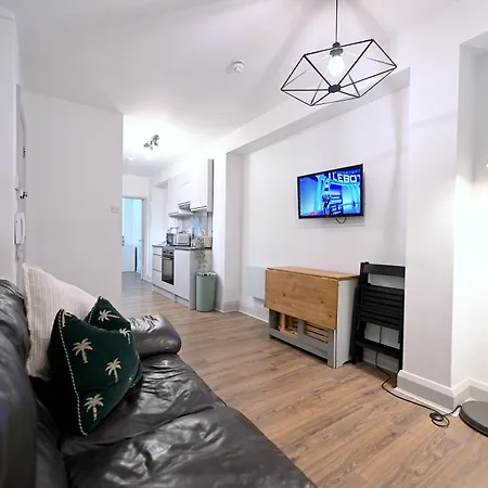 Fully Refurbed 2025 1 Minute To Old Street Station Apartment London
