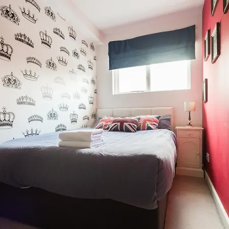 Apartment Second Nest Hampton Street London