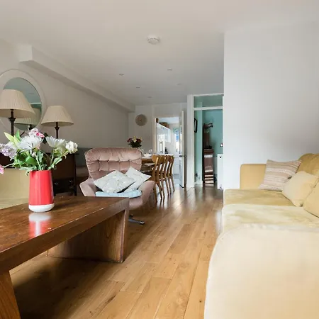 Second Nest Hampton Street Apartment London