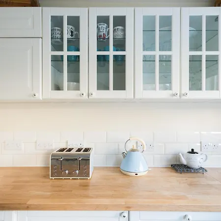 Second Nest Hampton Street Apartment London