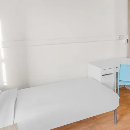 Bowden Court Hostel *