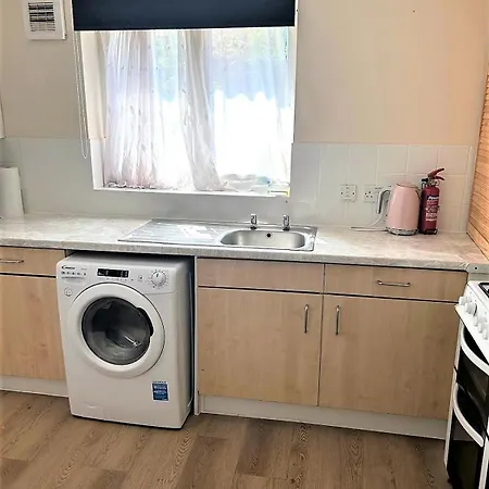 Zone 2 Lovely 4 Bedroom - 3 Trowbridge Road * London