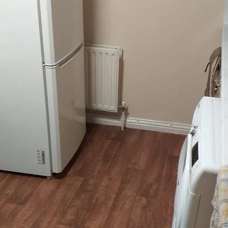 Zone 2 Lovely 4 Bedroom - 3 Trowbridge Road
