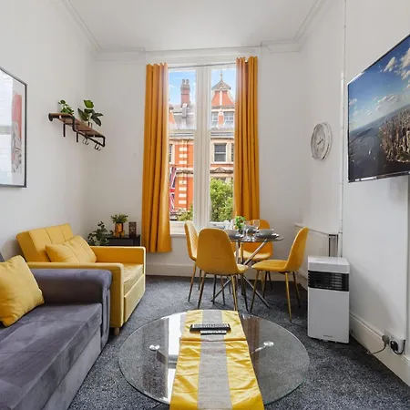 Oxford Street Chic Retreat - Unparalleled Elegance And Urban Comfort! Gc1