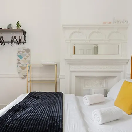 Apartment Oxford Street Chic Retreat - Unparalleled Elegance And Urban Comfort! Gc1 *