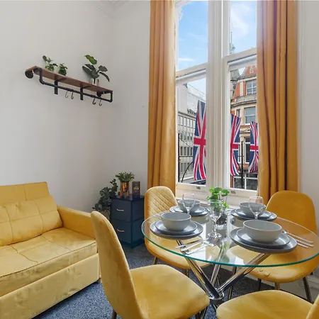 Oxford Street Chic Retreat - Unparalleled Elegance And Urban Comfort! Gc1 *