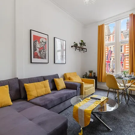 Oxford Street Chic Retreat - Unparalleled Elegance And Urban Comfort! Gc1 *