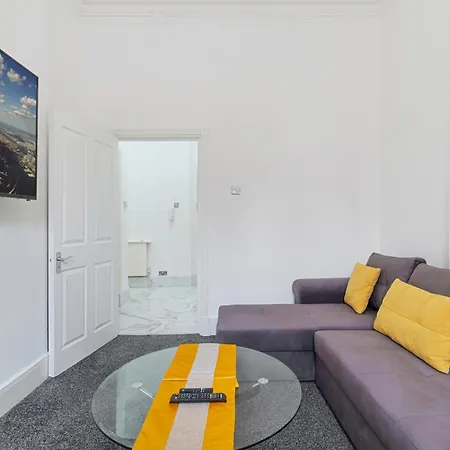 Apartment Oxford Street Chic Retreat - Unparalleled Elegance And Urban Comfort! Gc1