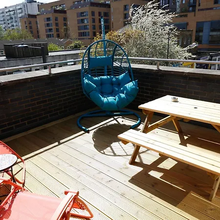 New Luxury In Location Next To Shops, Cafes, Bars & Metro * 런던