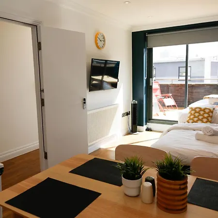아파트 New Luxury In Location Next To Shops, Cafes, Bars & Metro *