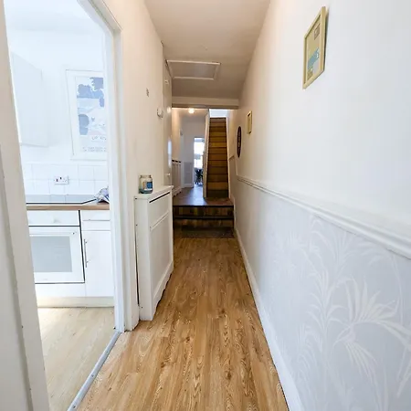 Budget 2bdr 6ppl Pets * Teddington