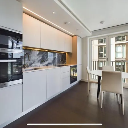 Apartment Luxury Modern 2bd 2ba White Living