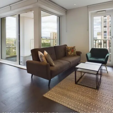 Apartment Luxury Modern 2bd 2ba White Living *