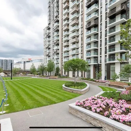Luxury Modern 2bd 2ba White Living Apartment *