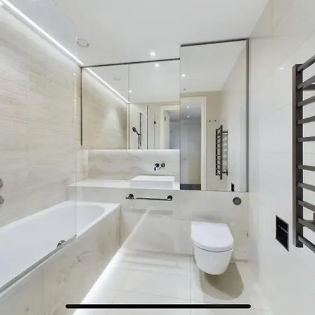 Luxury Modern 2bd 2ba White Living Apartment London