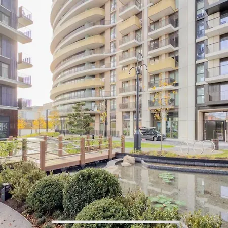 Luxury Modern 2bd 2ba White Living Apartment *