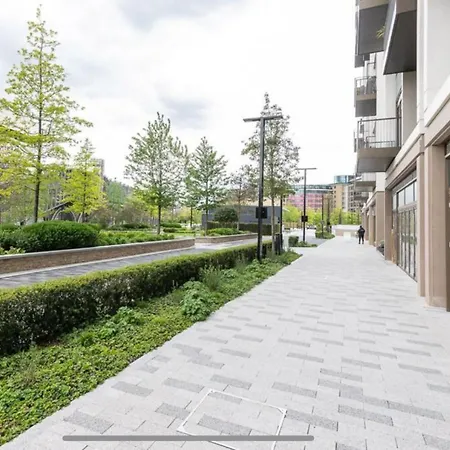 Luxury Modern 2bd 2ba White Living