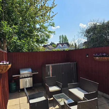 Cozy Flat & Lovely Garden, High Speed Wifi Apartment *