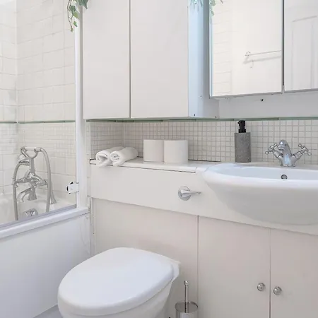 Apartment Charming Oxford Street Away London