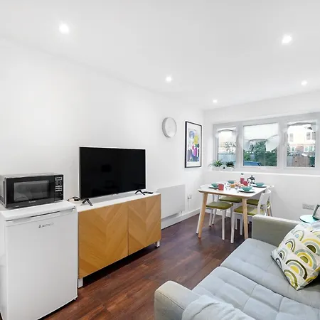 Guest house Peaceful London - 1 Bedroom & Free Parking