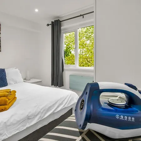 New King Size Bed With Free Parking Apartment