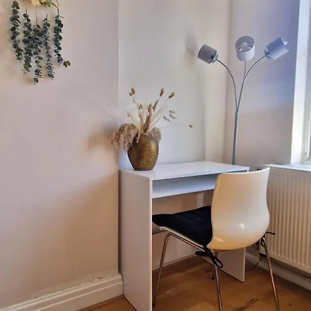 Comfy 1-bed Flat Near Kensington Apartment