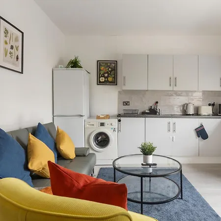 Abodess Near Wembley - 2bdr With Free Parking London