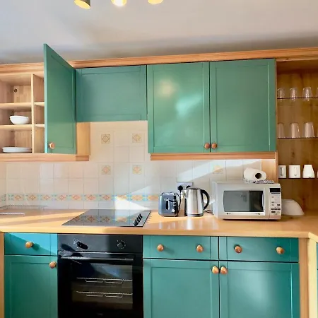 Cosy One Bedroom - Docklands Apartment