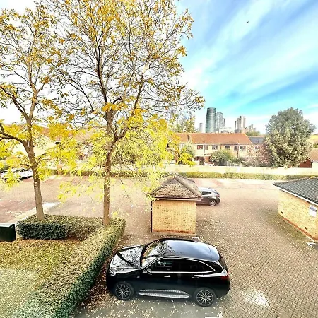 Cosy One Bedroom - Docklands Apartment