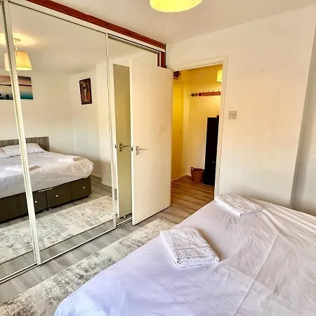 Cosy One Bedroom - Docklands * London