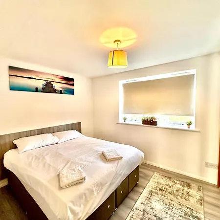Cosy One Bedroom - Docklands Apartment *