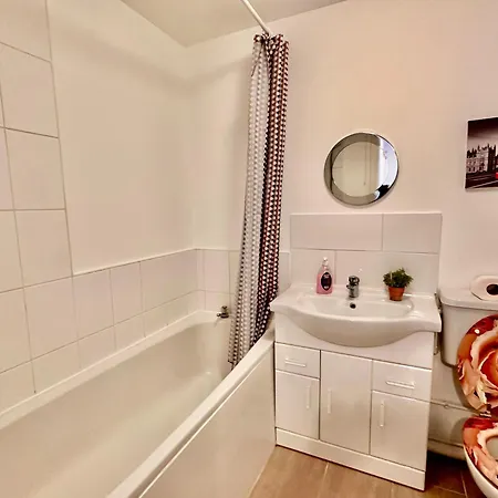 Cosy One Bedroom - Docklands Apartment London