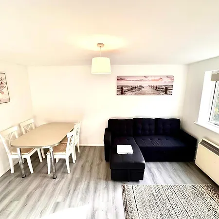 Cosy One Bedroom - Docklands *