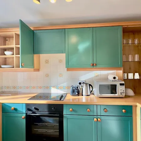 Cosy One Bedroom - Docklands Apartment
