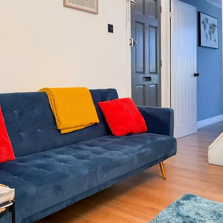 Spacious 4-Bedroom Near London Bridge, Fast Wi-Fi, Dryer & Quick Access To Central London Norwood