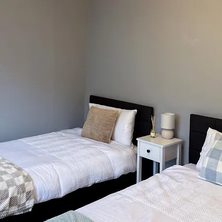 Spacious 4-bedroom Near London Bridge, Fast Wi-fi, Dryer & Quick Access To London Dom wakacyjny