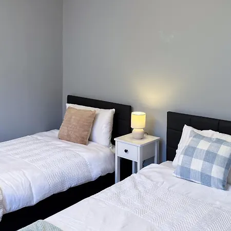 Holiday home Spacious 4-Bedroom Near London Bridge, Fast Wi-Fi, Dryer & Quick Access To Central London