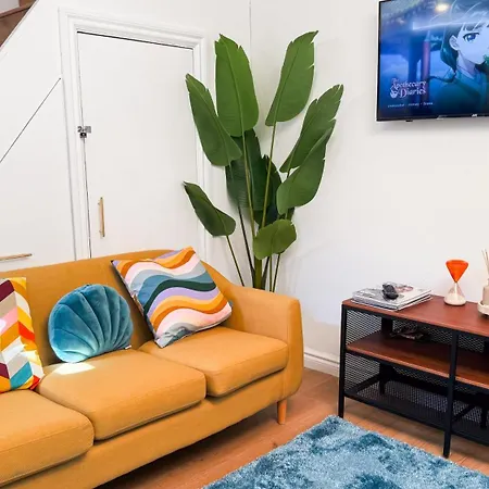 Holiday home Spacious 4-Bedroom Near London Bridge, Fast Wi-Fi, Dryer & Quick Access To Central London