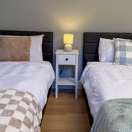 Spacious 4-Bedroom Near London Bridge, Fast Wi-Fi, Dryer & Quick Access To Central London Holiday home Norwood