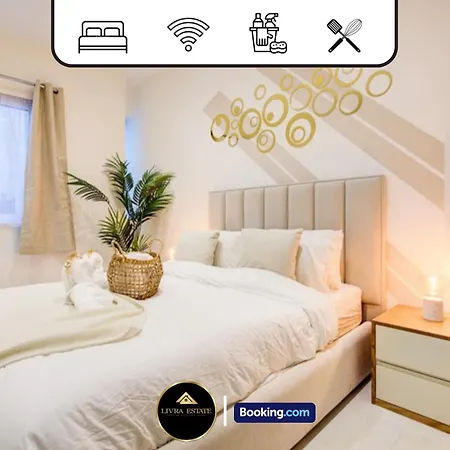 Modern Ground Floor, 2 Bed, 2 Bath By Livra Estate Short Lets & Serviced South With Garden * Croydon